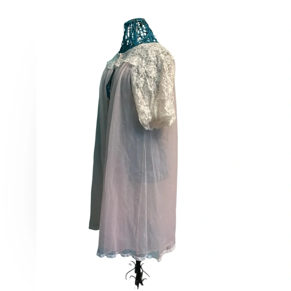 Vintage Robe - Picture 2 of 4